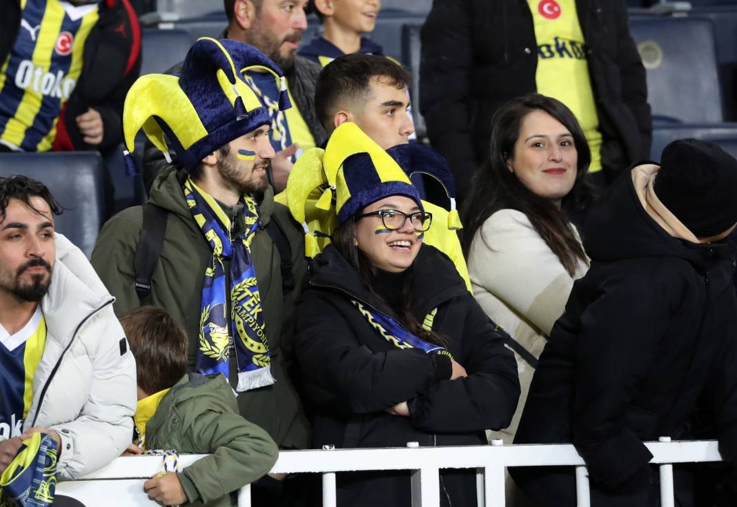 Fenerbahçe Fatih Karagümrük maçından çok özel fotoğraflar: Geri dönüş coşkusu tribünlere böyle yansıdı 26